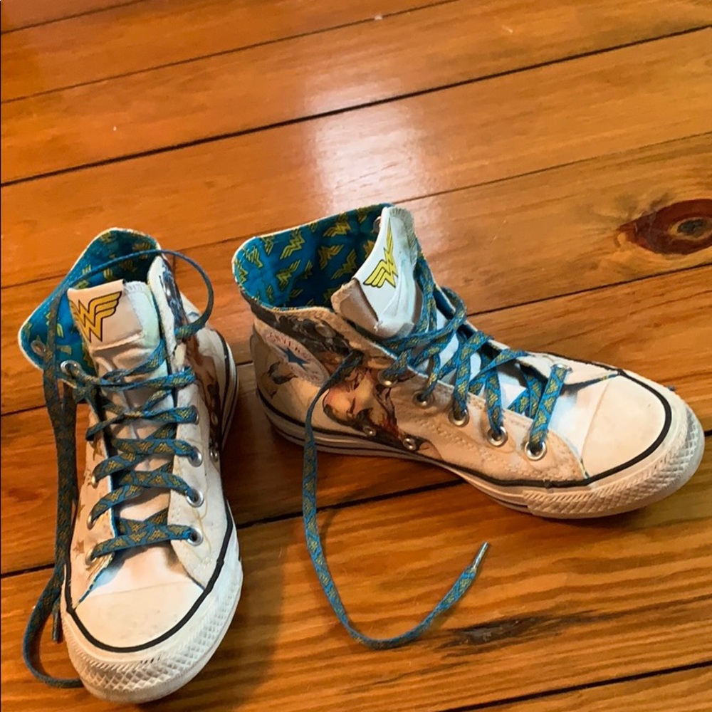 Wonder women converse